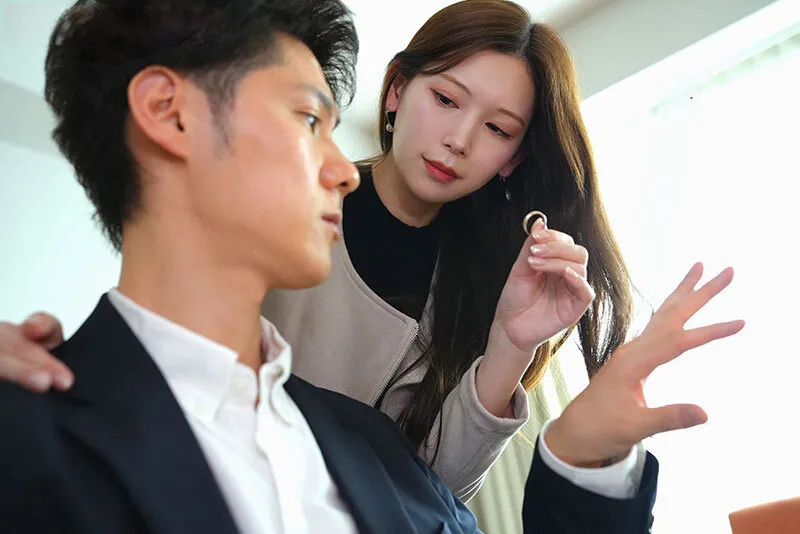 Cô vợ đi đi chơi, người chồng ở nhà bị nhỏ em bà xã gạ nắc không trượt phát nào
